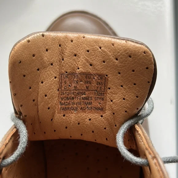 CLARKS ARTISAN BOOTS 🥾 - Picture 4 of 6